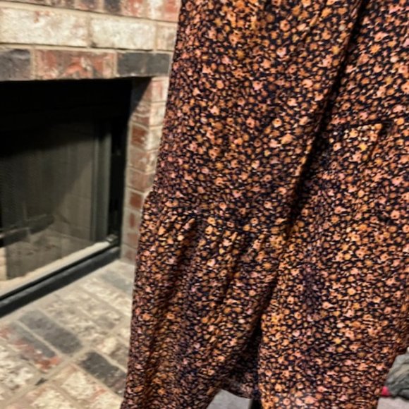 Spring Back Tie and Light Top - Picture 3 of 4